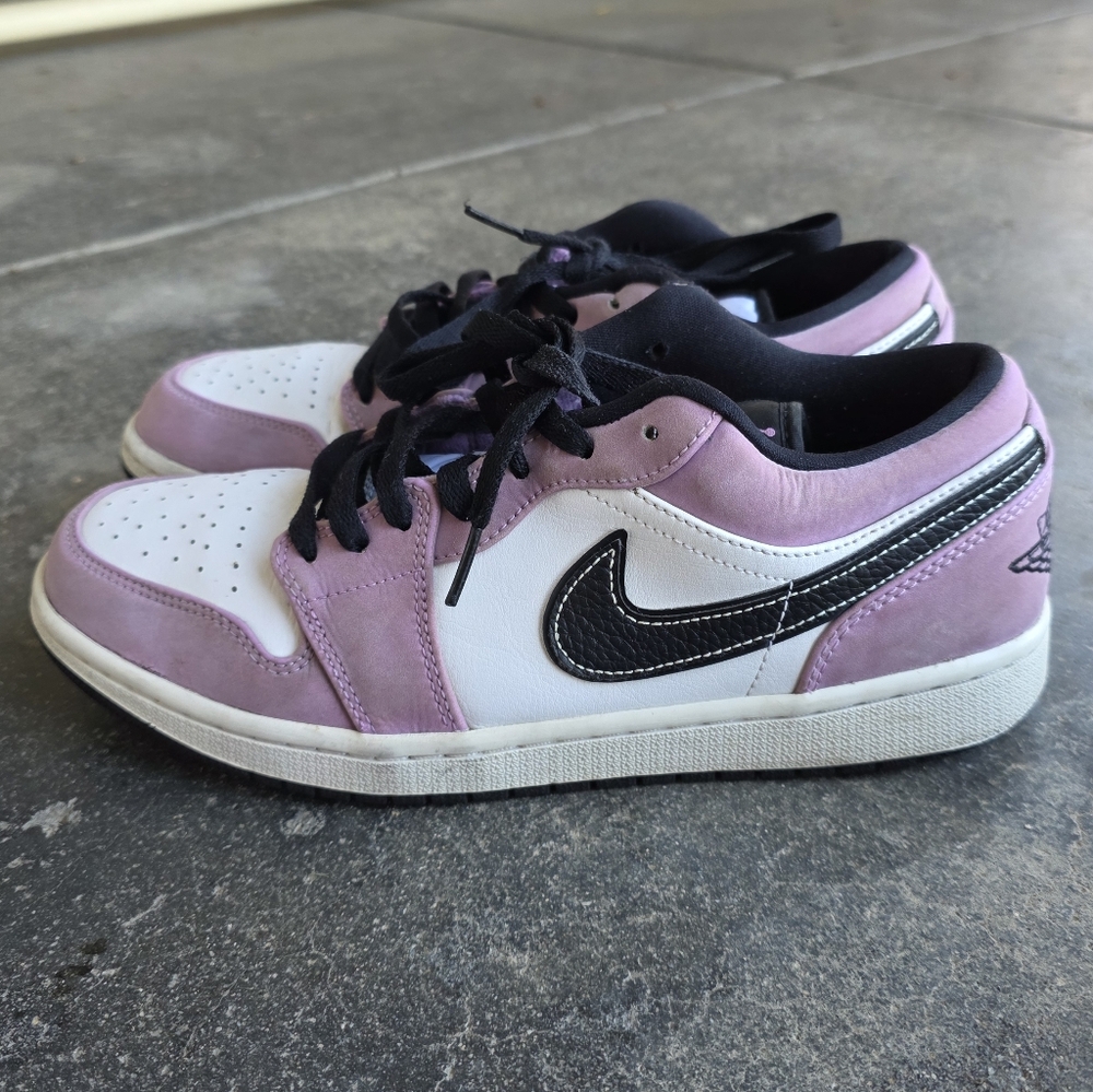Air Jordan 1 Low SE Violet Shock